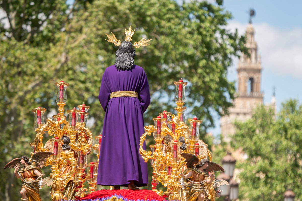 juanlufotografo's tweet photo. Cuándo el Cautivo mira a Sevilla de tú a tú...
@hdadstagenoveva @PasiondeLinares https://t.co/1K7kveYdan