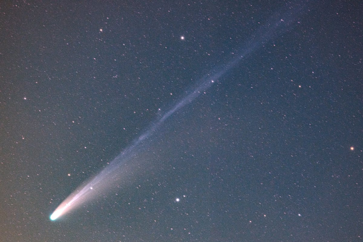 昨年に続き、こんな彗星が来てくれて本当に良かった☄️
撮影や観察のポイントが、彗星によって個性が出るのが、本当に面白いです。
一期一会の出会いに感謝です🙏

レモン彗星(C/2025 A6)
2025.10.27撮影
#レモン彗星 #彗星