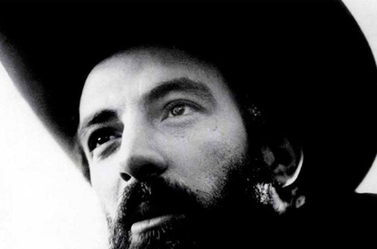 Camilo Cienfuegos Gorriarán, “El Héroe de Yaguajay”, fue un revolucionario cabal, hombre del pueblo y artífice de esta Revolución a la cual dio su aporte hasta el instante en que se produjo su desaparición física el 28 de octubre de 1959 <a href="/DaisyRamirez66/">Daisy Ramírez Naranjo</a> <a href="/yamilapenao/">Yamila Peña Ojeda</a>