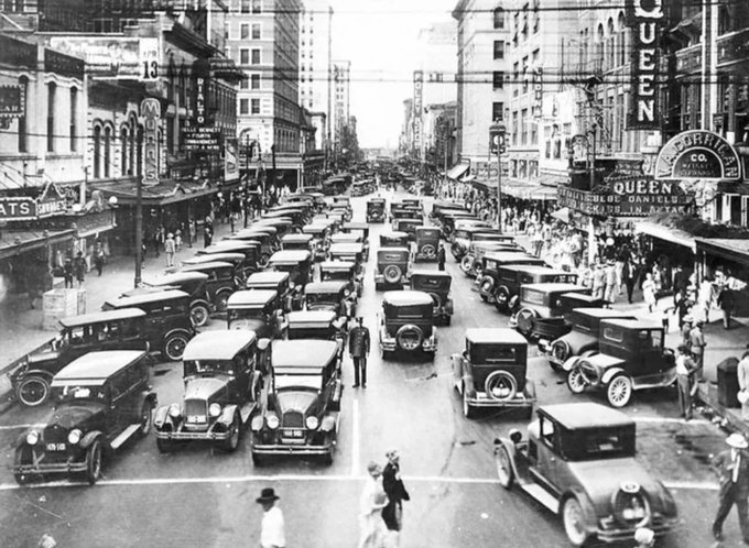 Boenau's tweet photo. Houston's traffic was so much better before they started putting in bike lanes. https://t.co/QZ2ETuN3KN