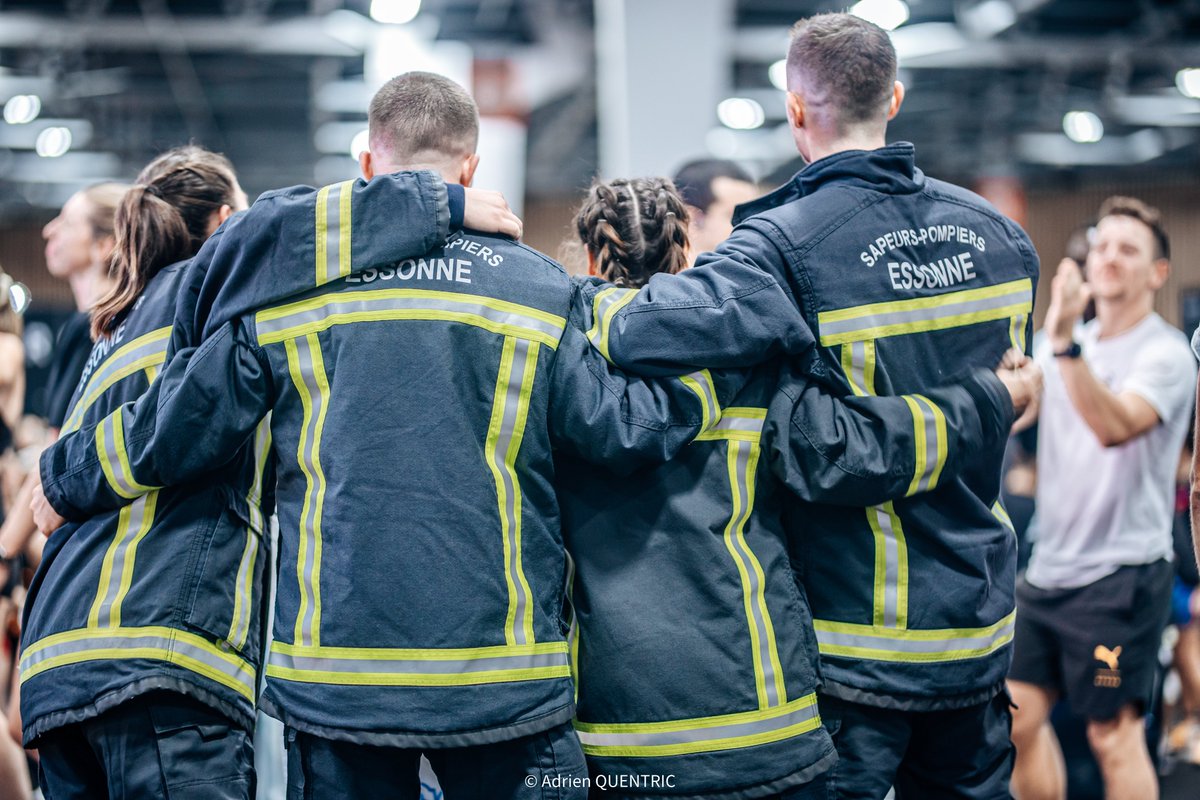 #hyrox2025 
Ce 26 octobre, Morgane, Caroline, Jérémy et Nicolas, 4 sapeurs-pompiers de l'Essonne, ont pris le départ du Hyrox en tenue de feu, pour porter un message fort : courir pour l’œuvre des pupilles. Ils terminent le parcours en 01h15min09sec. Félicitations à eux !