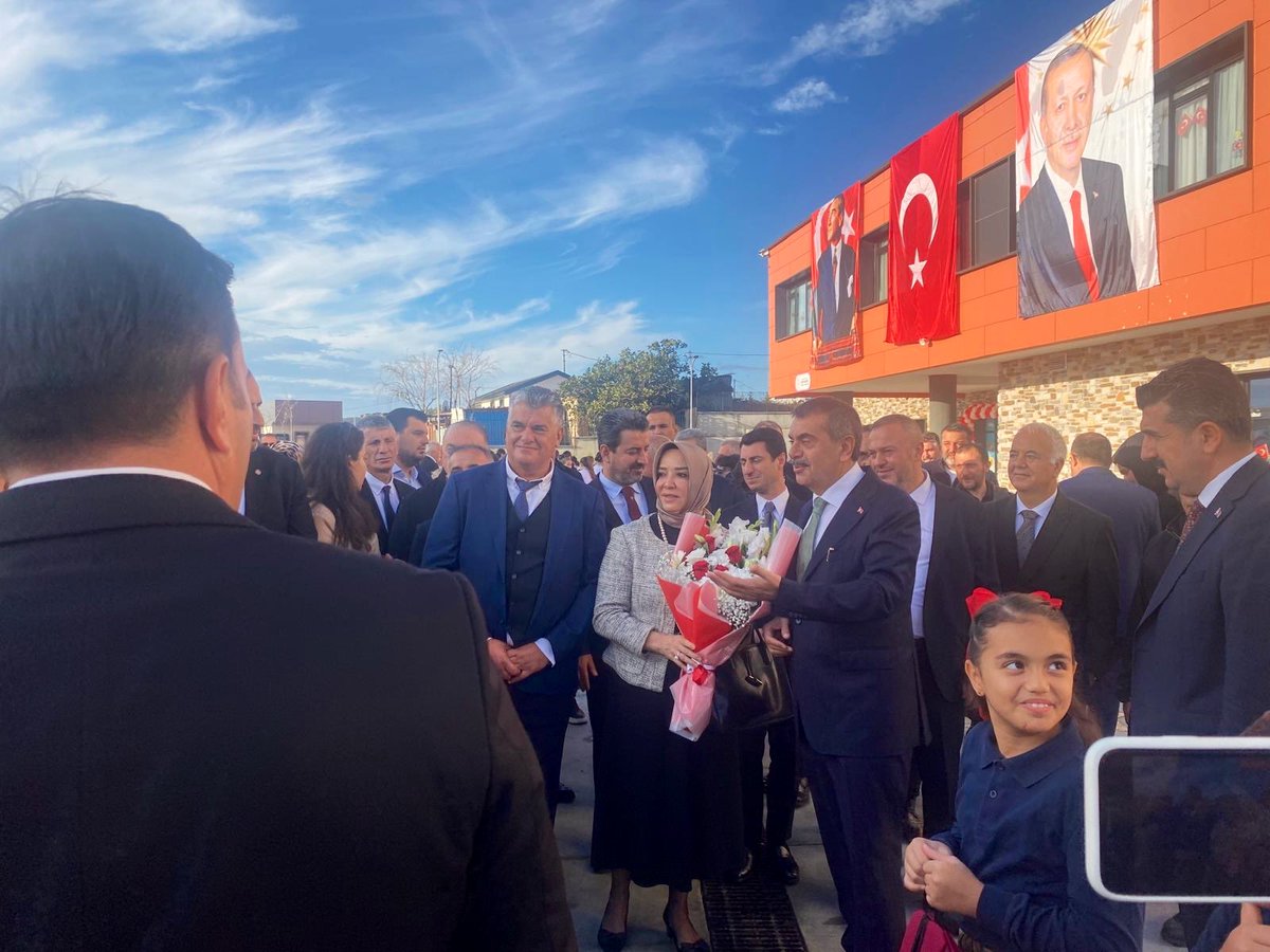 Sarıyer Gümüşdere İlkokulu ve Ortaokulu’nun açılışını
MEB Sn Prof. Dr. Yusuf Tekin,Valimiz Davut Gül’ün katılımlarıyla gerçekleştirdik
Sn Cumhurbaşkanımızın talimatlarıyla yapımına başlanılan ve hizmete sunulan okulumuz öğrencilerimize velilerimize hocalarımıza hayırlı olsun