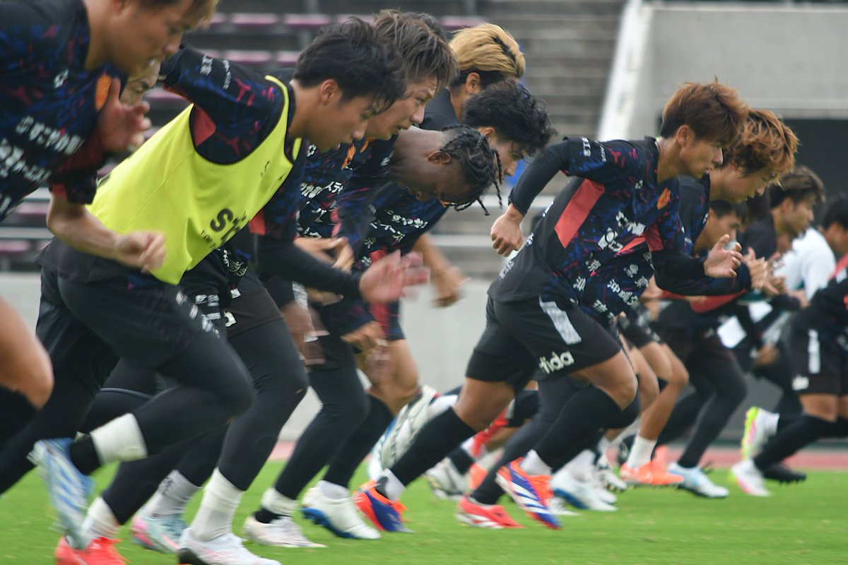 オフが明けて練習再開｡ 先週のJ3リーグ全試合の結果により 今季のJ2昇格可能性が消滅しました。 2025シーズン､残り5試合｡  応援してくださる全ての皆さまへの感謝を胸に 最後の最後まで全員で戦い抜きます｡ この仲間で､皆さまと共に勝利を｡ #FC琉球