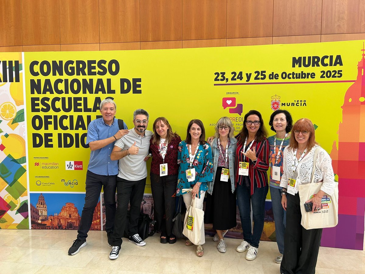 ArtigaCharo's tweet photo. #XIIICongresoNacionalEOIs: compartir, reflexionar, unir fuerzas y remar en la misma dirección. Las #EOIs más vivas que nunca. Muchas gracias @AMPREOI por haberlo hecho posible!💪👏🏻 https://t.co/QvpuqSmyGr