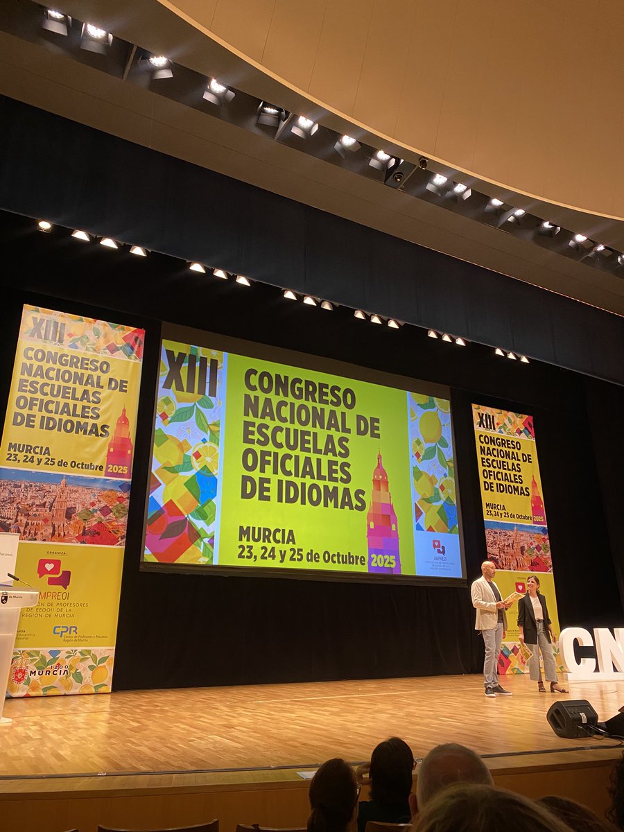 ArtigaCharo's tweet photo. #XIIICongresoNacionalEOIs: compartir, reflexionar, unir fuerzas y remar en la misma dirección. Las #EOIs más vivas que nunca. Muchas gracias @AMPREOI por haberlo hecho posible!💪👏🏻 https://t.co/QvpuqSmyGr