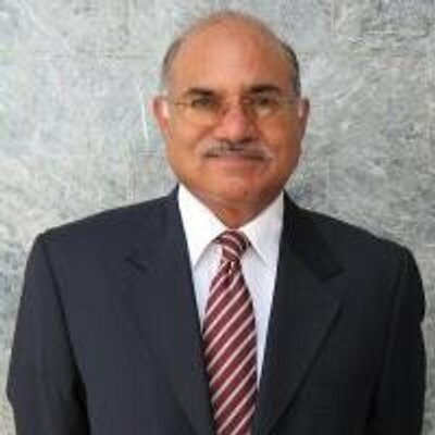 سی ایس ایس کے موجودہ طرزِ امتحان میں انگلش مضمون لازمی پیپر ہے اور اس مضمون میں سب سے زیادہ امیدوار فیل ہوتے ہیں۔ جو لوگ CSS میں کامیاب ہو کر افسر بنتے ہیں کیا انہوں نے سروس پاکستان میں کرنی ہے یا انگلستان میں؟ دراصل دیکھنا یہ ہوتا ہے کہ امیدوار اپنا مافی الضمیر کتنی اچھی طرح