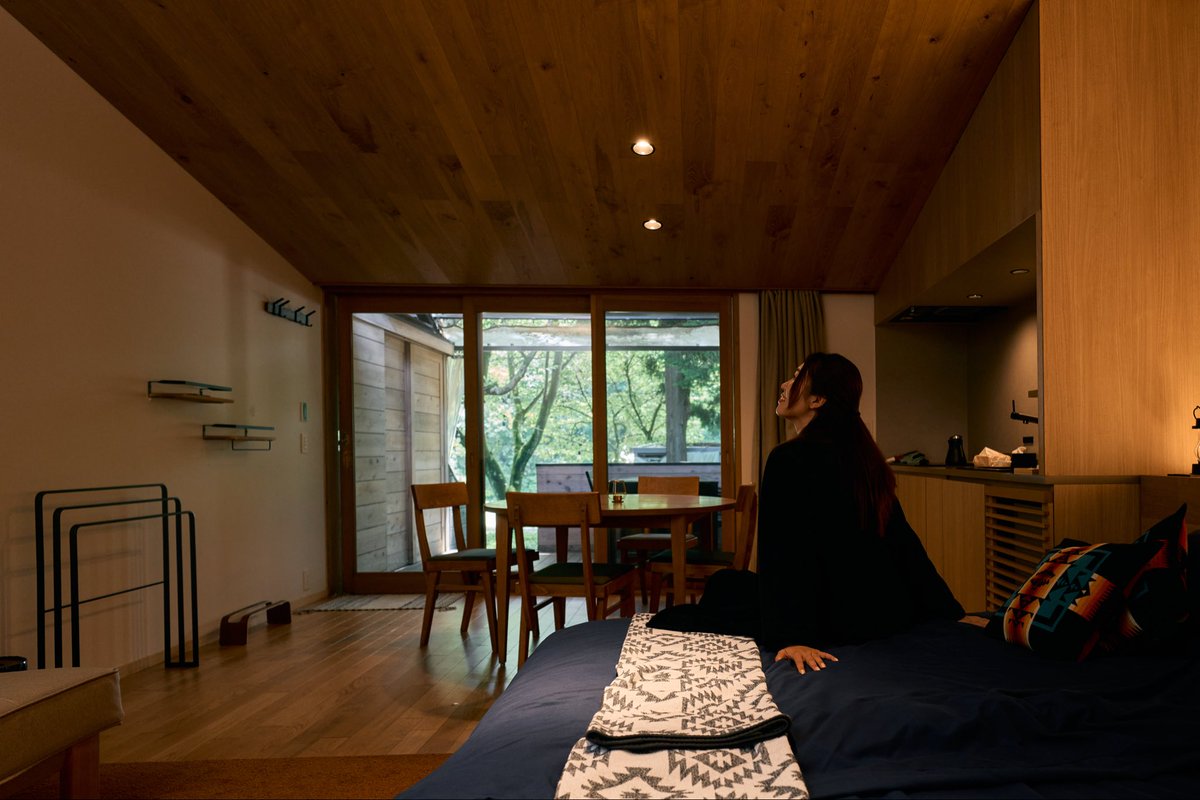 Toki_COMORIVER's tweet image. デラックスキャビン🛏️

自然を感じながら広々としたお部屋で、
ゆったりとした贅沢なひと時をお楽しみいただけます🍁

開放的なテラスでお食事を味わいながら、
快適にお過ごしいただけます🍖

▼詳しくはこちら
comoriver.com/room/