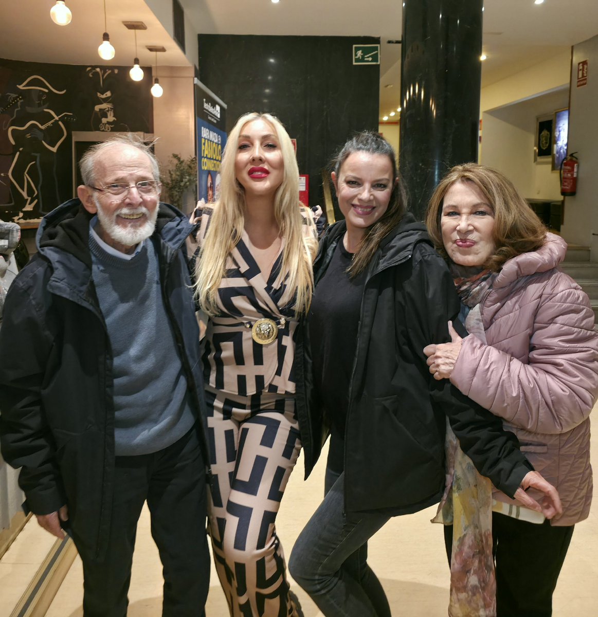 Qué maravilla poder disfrutar anoche de “Galdós Enamorado” en el @teatrobellasartes 🎭
Una puesta en escena brillante, llena de sensibilidad, y unas interpretaciones de @gutierrezcabaemilio , @mariajosegoyanes19 y @martagutierrezabad que te atrapan desde el primer instante ✨