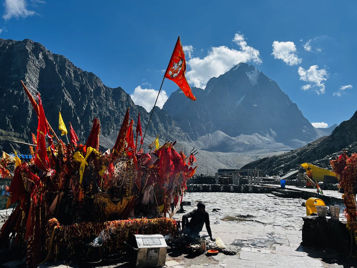 RT  with a place where  you can sit for hours #Manimahesh #Kailash