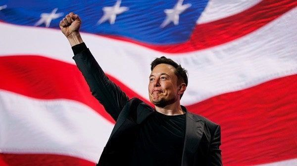 マスク氏、テスラ株上昇で史上初の「700兆ウォン富豪」に

フォーブスによると、イーロン・マスク氏の資産はテスラ株の上昇を背景に700兆ウォン（約5,000億ドル）を突破し、史上初の水準に達した。
