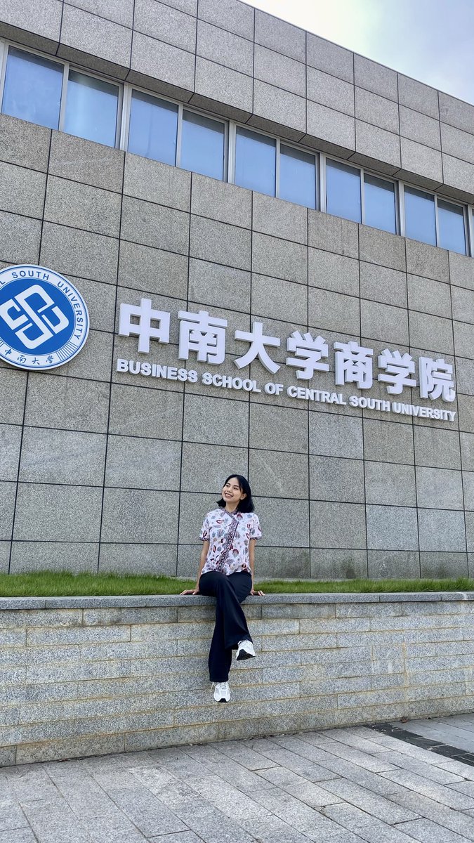 clandestineyap's tweet image. Back to uni life 🫶🏼✨ bye toxic corporate drama