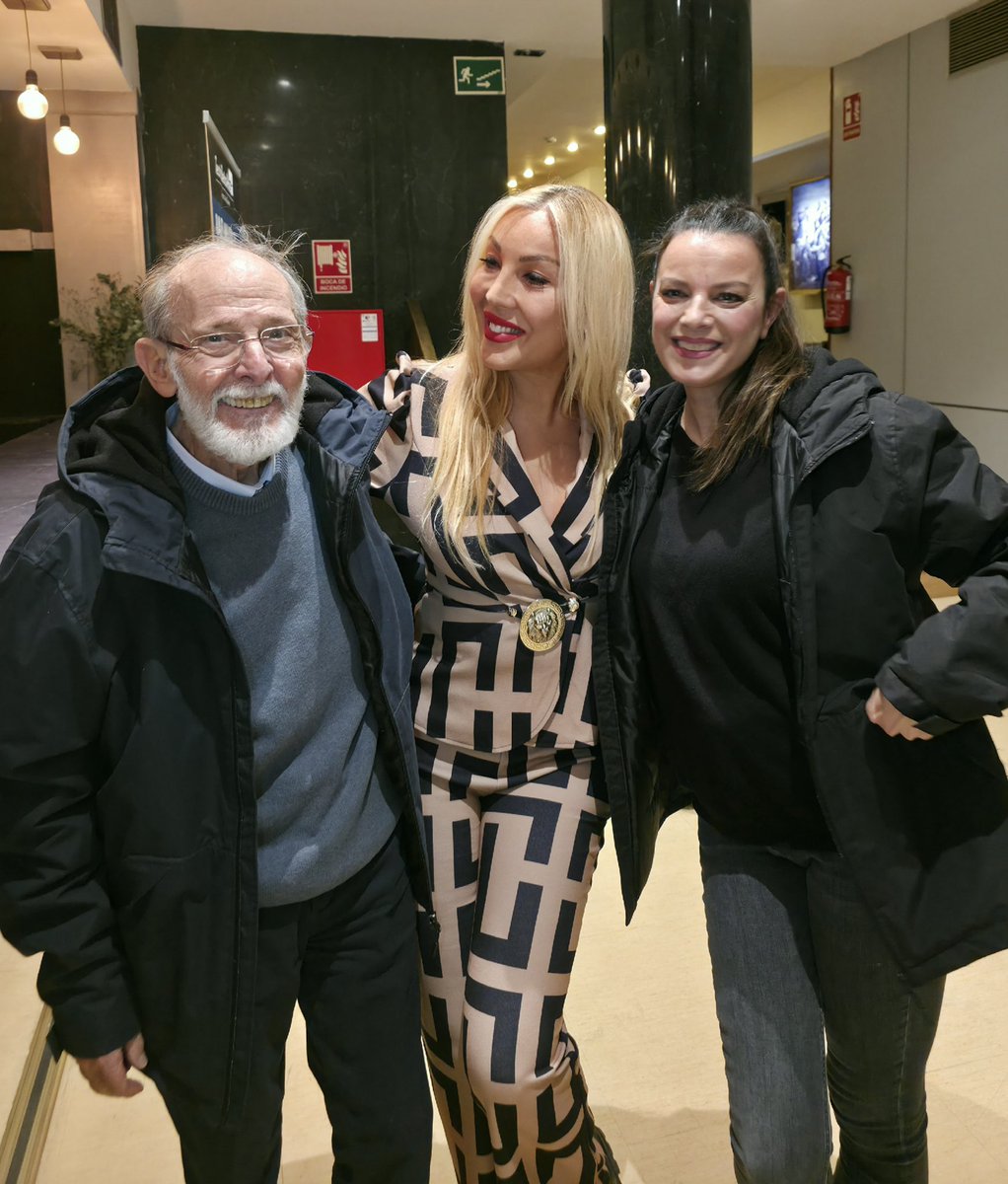 Qué maravilla poder disfrutar anoche de “Galdós Enamorado” en el @teatrobellasartes 🎭
Una puesta en escena brillante, llena de sensibilidad, y unas interpretaciones de @gutierrezcabaemilio , @mariajosegoyanes19 y @martagutierrezabad que te atrapan desde el primer instante ✨