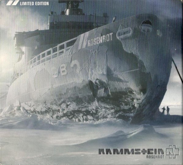#AlmanaccoRock by <a href="/FabioLisci/"> Fabiö Lisci </a>
#OnThisDay #Rammstein 
28 ottobre 2005 – Esce “Rosenrot” dei Rammstein

Dopo il successo di Mutter, i Rammstein tornano con Rosenrot, un album più oscuro e melodico, pur senza rinunciare alla potenza industrial  che li ha resi celebri. La band