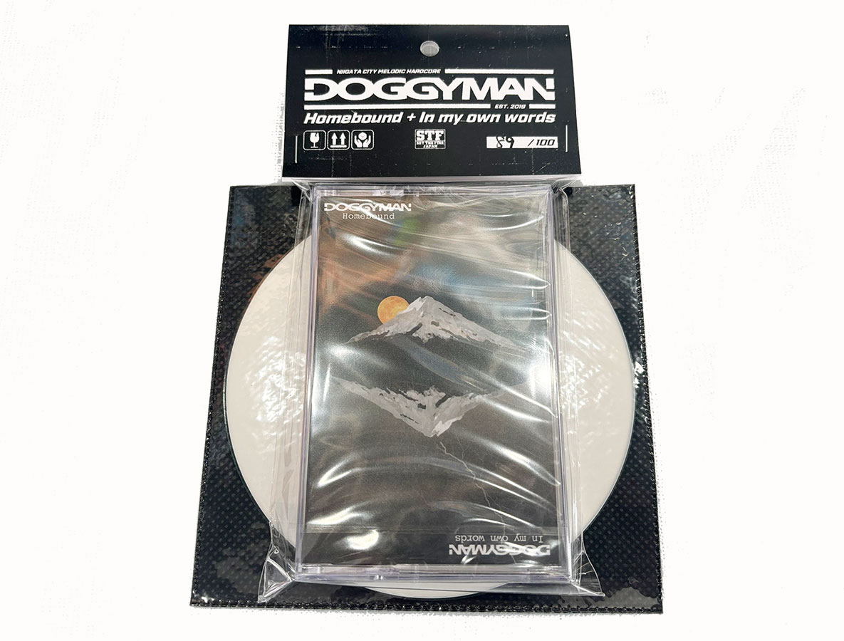 gainground025's tweet photo. 群馬のメロディックパンクバンド
#tresflag の「なおと」さん登場！
DOGGYMAN カセット＋CDR、FUCK YOU WE`RE FROM NIIGATA CAP、ステッカーセット等などお買上げ☆ありがと～！

店内やギャラリーも楽しんで貰えて良かったです！また再会楽しみにしてますね！@naoto_tresflag https://t.co/8RxKpfZFbn