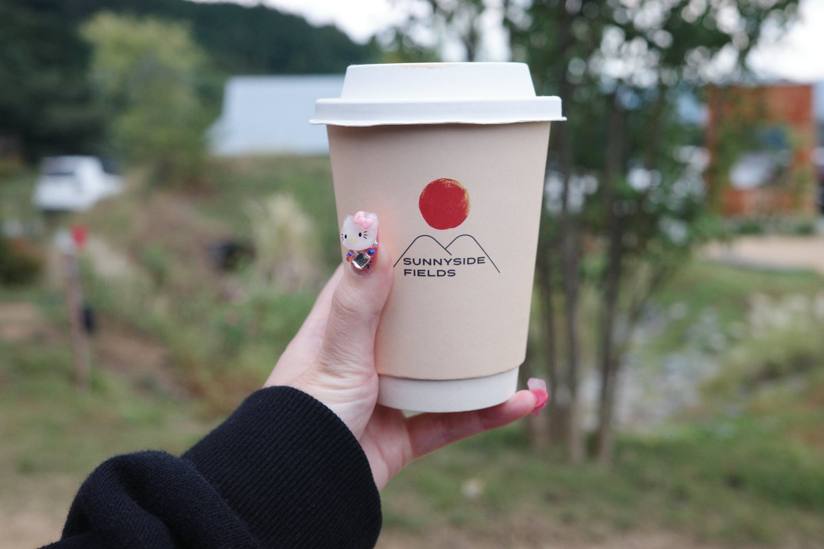setouchikagawa's tweet photo. #せとうち香川ワーケーションweeks

まんのう町 SUNNYSIDE FIELDS☀️
美味しいチョコレートやコーヒー
選りすぐりの品が揃っています😊

ヤギさんにおやつをあげたり、
わんちゃんの無添加おやつまで🐾

みんなにやさしい大好きな場所です。 https://t.co/YK5IALxqNC