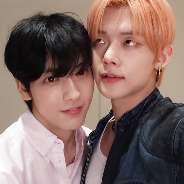 hourly yeonbin tweet media