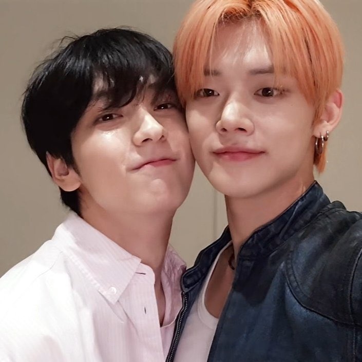 hourly yeonbin tweet media