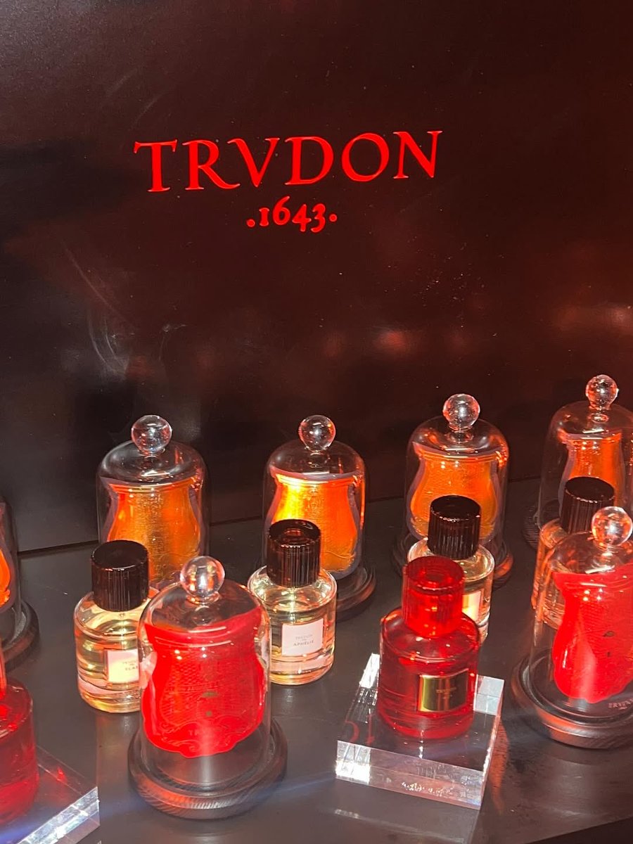 staycglobals_'s tweet photo. 251028 j instagram update 
❤️🖤

#Trudon #NuitRouge #TrudonCollection #트루동 #누엣루즈 @trudon 
🎵 doja cat - gorgeous 
🔗 https://t.co/A7fgO0Eo5C https://t.co/U9D2CuzPLi