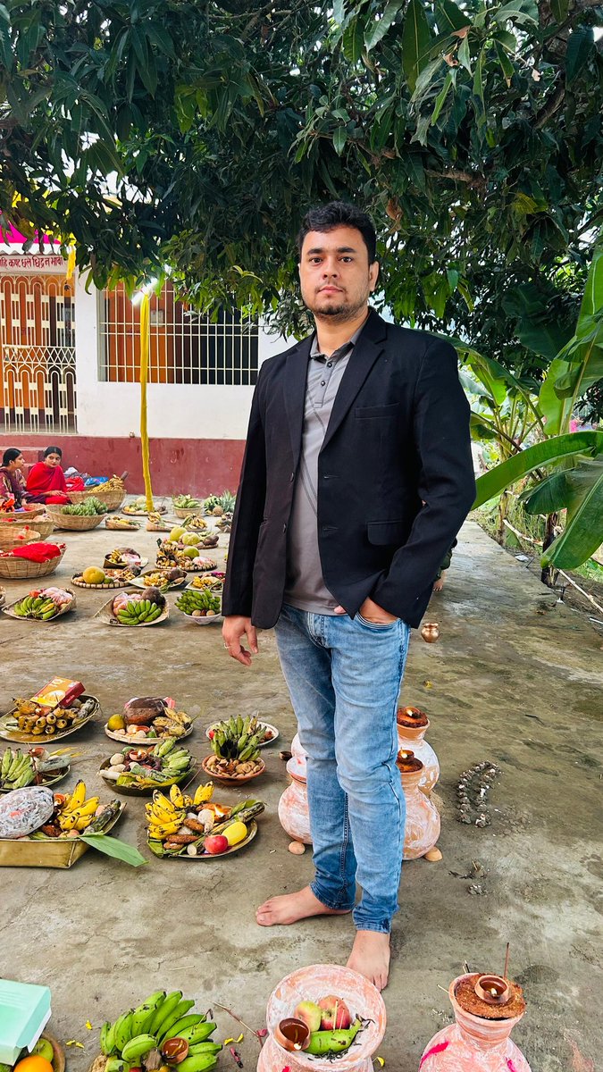 hmntsingh35's tweet photo. रोटी के बाद मनुष्य की सबसे बड़ी कीमती चीज उसकी संस्कृति होती है।  "उगs हो सुरुज देव, भइले अरघ के बेर..🙏 

#महापर्व_छठ https://t.co/DimtgXcHvi