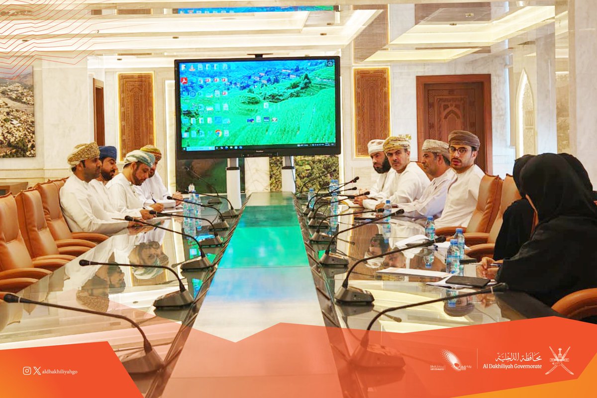 عقد فريق إدارة تحليل الأعمال وتبسيط الإجراءات ب #محافظة_الداخلية اجتماعًا ناقش خلاله جملة من المقترحات لتطوير وتحسين سير الخدمات المقدمة للمستفيدين، واستعراض سُبل تبسيط الإجراءات الإدارية بما يعزّز كفاءة الأداء ويرفع مستوى سرعة إنجاز المعاملات في مختلف التقسيمات الإدارية