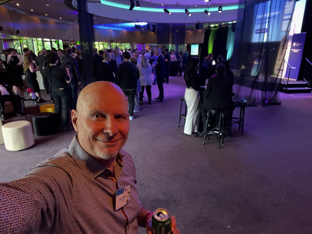 SteveHubba's tweet image. Cloaked the jacket, got a beer and a good spot near the kitchen at the @vicchamber of Commerce and Industry “Business after dark” in @artscentremelb. I guess now I should go about saying g’day to some folks 🖼️🍻🥟

#vcci #vicchamber #businessnetworking