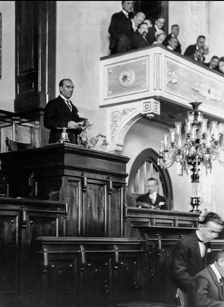 "Efendiler! Yarın Cumhuriyet'i ilan edeceğiz."