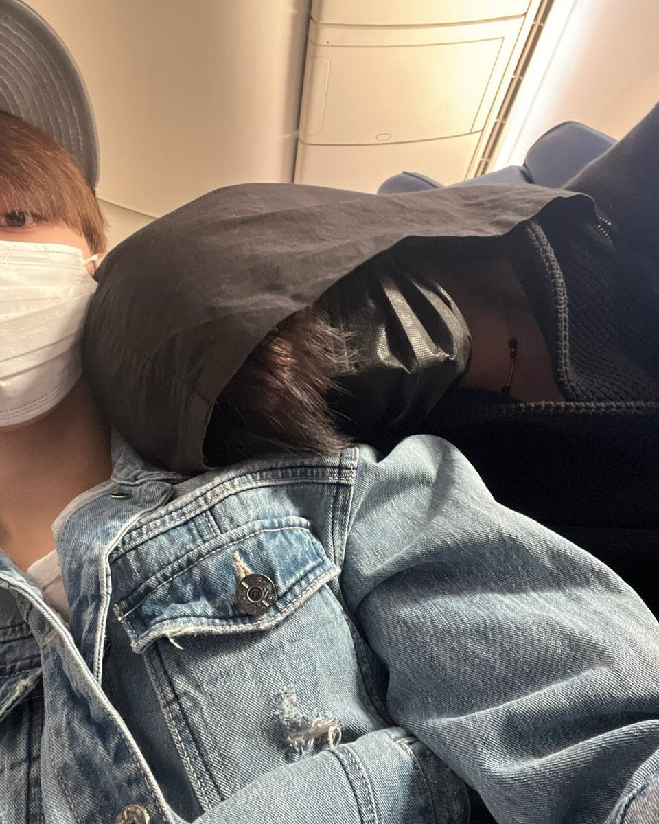 movetoanime's tweet photo. 내가 보는 녘넹: 이새끼들은 각자 여친도 있으면서 맨날… https://t.co/XgxXHh43bb
