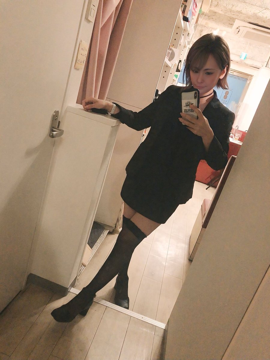 衣装はなんと…

スーツ‼️
私は8style以来のミニスカスーツ✨✨✨🩷

みにきて🩷

#ミニスカスーツ #OL風 #スーツ女子 #コスプレ #フォロバ50 #フォローミー