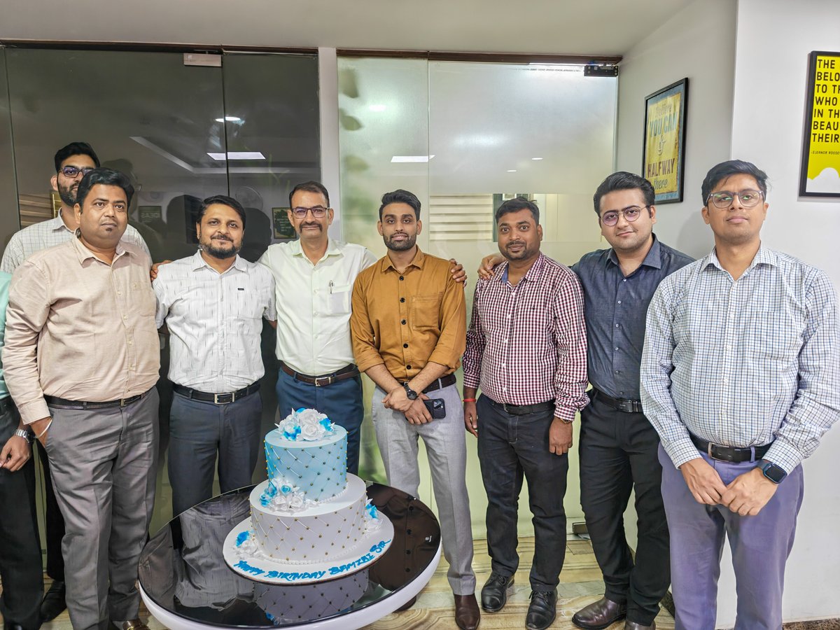 CCSComputersPL's tweet image. Celebrating our Director, Rajesh Bamzai, with a special cake-cutting ceremony — honoring a leader whose vision, integrity, and guidance continue to inspire the CCS family.

#HappyBirthday #LeadershipCelebration #TeamCCS #CCSComputers