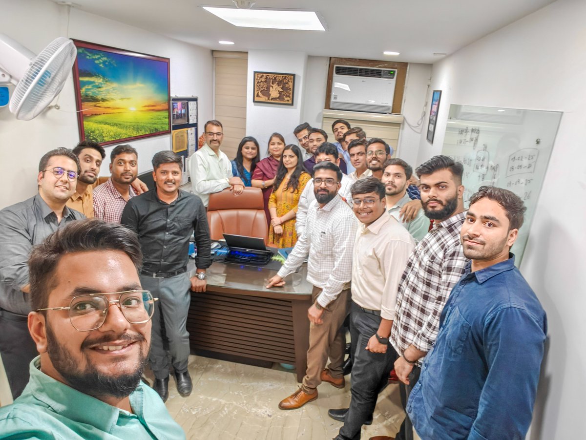 CCSComputersPL's tweet image. Celebrating our Director, Rajesh Bamzai, with a special cake-cutting ceremony — honoring a leader whose vision, integrity, and guidance continue to inspire the CCS family.

#HappyBirthday #LeadershipCelebration #TeamCCS #CCSComputers
