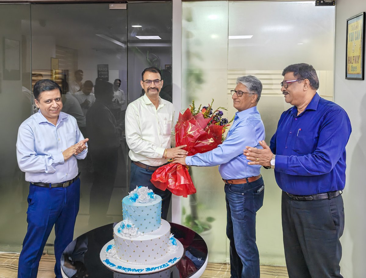 CCSComputersPL's tweet image. Celebrating our Director, Rajesh Bamzai, with a special cake-cutting ceremony — honoring a leader whose vision, integrity, and guidance continue to inspire the CCS family.

#HappyBirthday #LeadershipCelebration #TeamCCS #CCSComputers