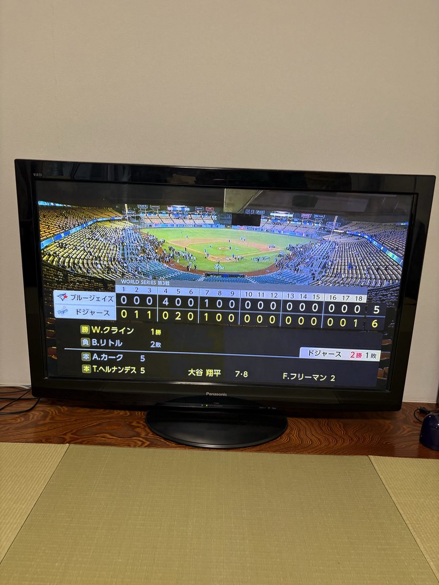 michy2001's tweet photo. 勝ちました　延長18回　ほぼ7時間の死闘　フリーマン逆転ホームラン、ありがとう！
山本投手良かったね、フレディーコールを日本から送ります、ピッチャーの継投からの〜、監督の采配から、由伸投手のありえないブルペンでの投球準備、色々濃い試合でした
明日は大谷翔ピッチャーです、 https://t.co/0i219zeEIn