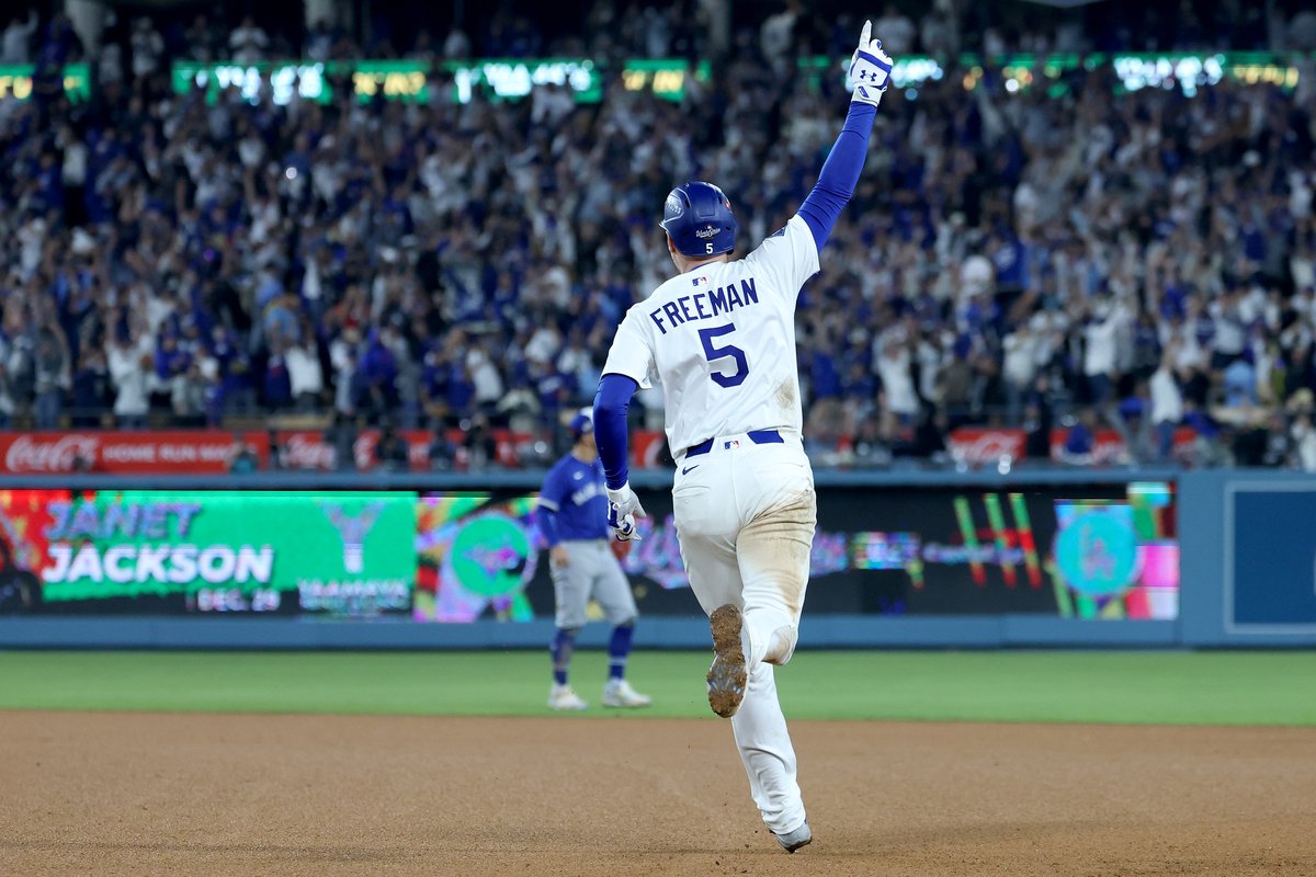 MLBNetwork's tweet photo. Freddie Freeman in the big moment, once again.

Tune in to MLB Network at 11am to relive last night's #WorldSeries Game 3 THRILLER! https://t.co/kBWtPSFc6T