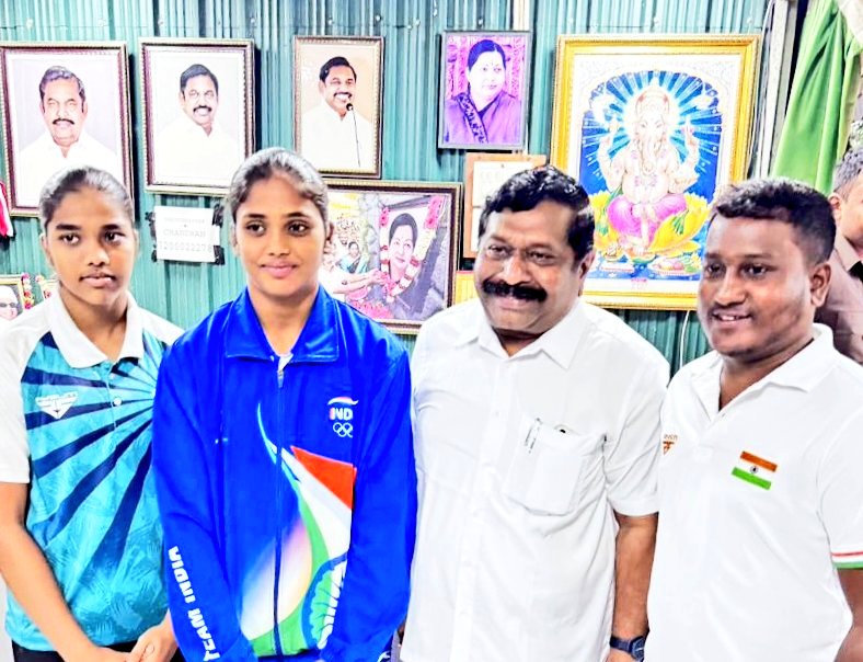 கபடியில் தங்கம் வென்று அண்ணன் <a href="/EPSTamilNadu/">Edappadi K Palaniswami-SayYEStoWomenSafety&AIADMK</a> அவர்களிடம்  ஆசி பெற வந்திருந்த கண்ணகி நகர் கார்த்திகா, அவரது  பயிற்சியாளர் ராஜி ஆகியோரை சந்தித்து எனது வாழ்த்துக்களை தெரிவித்தேன்!

<a href="/AIADMKOfficial/">AIADMK - -SayYesToWomenSafety&AIADMK</a> 

#கபடி #கண்ணகிநகர் #கார்த்திகா