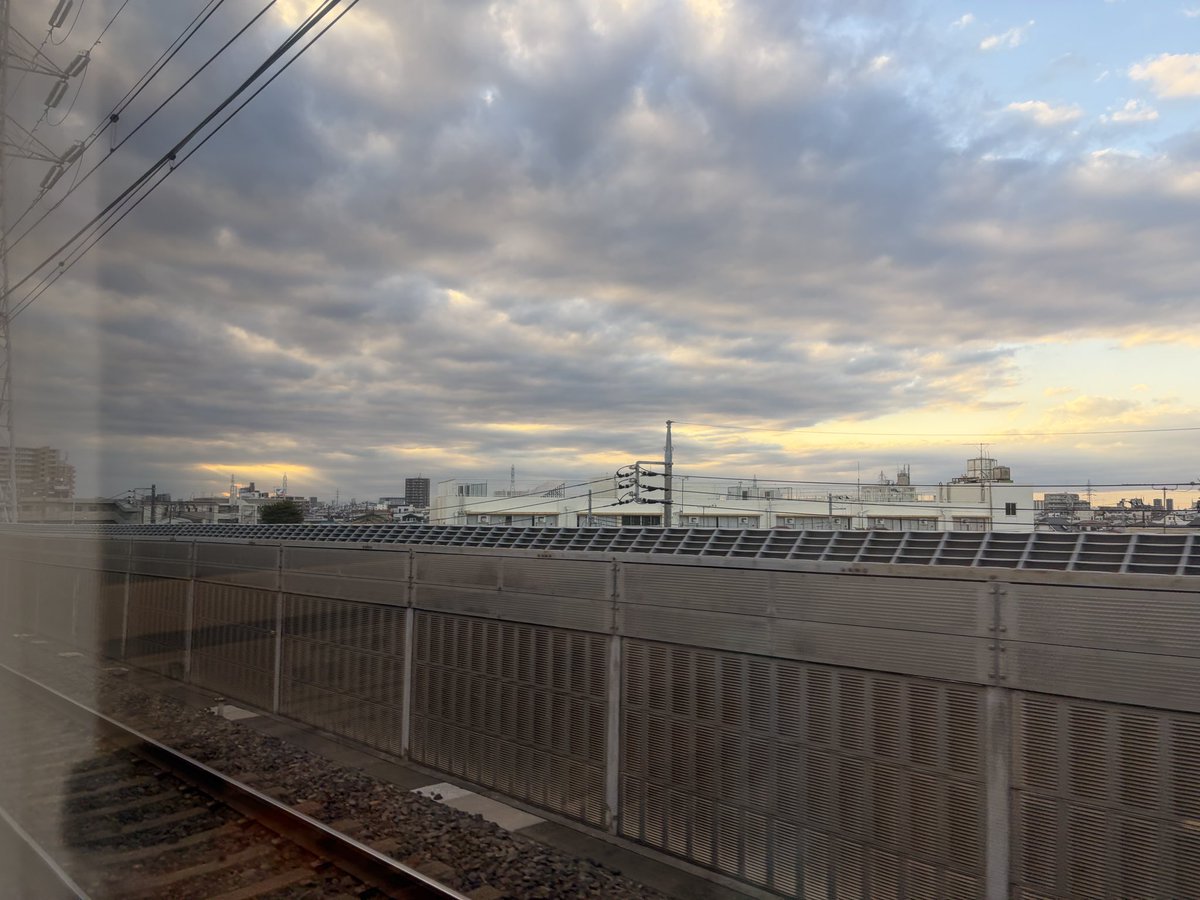 07040912's tweet photo. と思ったら、外見れた https://t.co/zDYbf37v7w