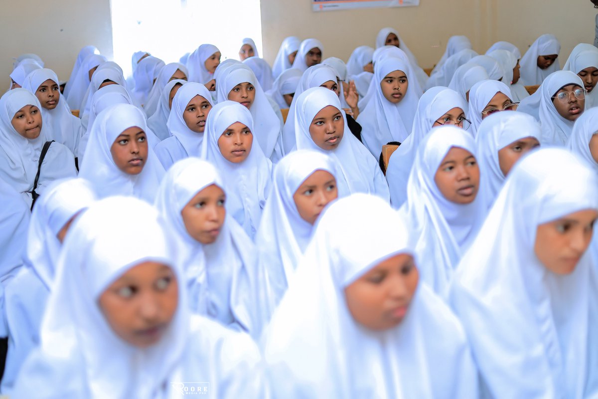 UbahAnd's tweet image. We held an inspiring session in Erigavo to mobilize girls and young women to engage in sports and life skills training, fostering leadership, resilience, and social inclusion, and promoting gender equality through active participation. 
#GirlsInSports #kickstartforequality