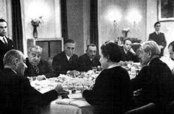 "Efendiler! Yarın Cumhuriyeti ilan edeceğiz."

Mustafa Kemal Atatürk
28.10.1923