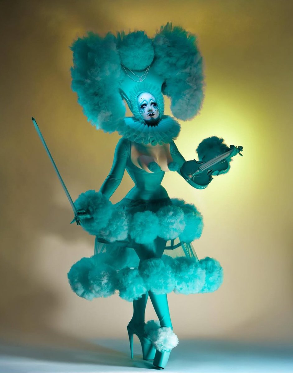 all of my problems were gone as soon as <a href="/DENEBOLA_MURNAU/">Denebola Murnau</a> stepped on that runway 🙂‍↕️
#DragRaceES