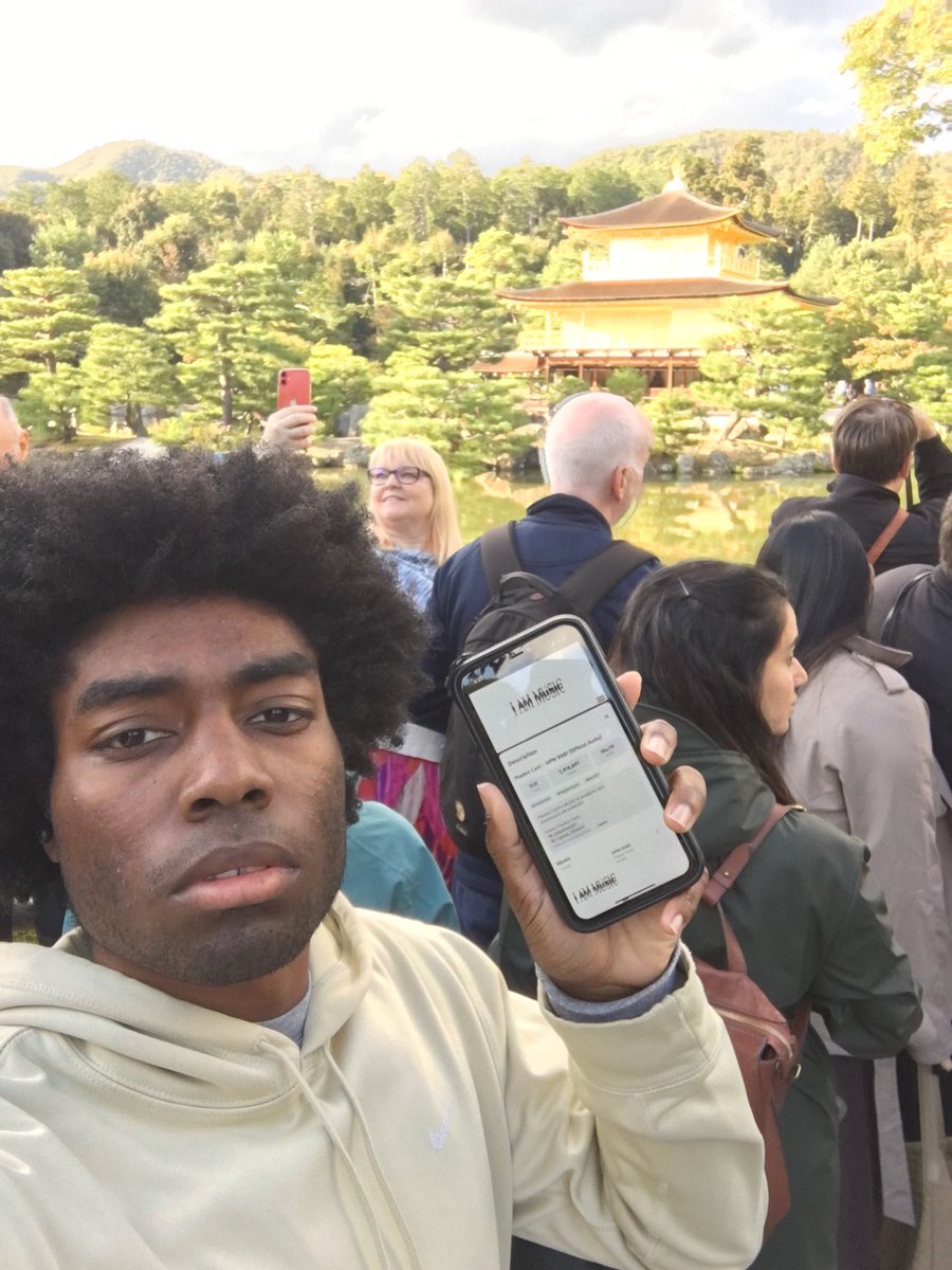 troylamoi's tweet photo. 金閣寺でplayboicartiを聴いているのは私だけ https://t.co/92KkPQHD4B