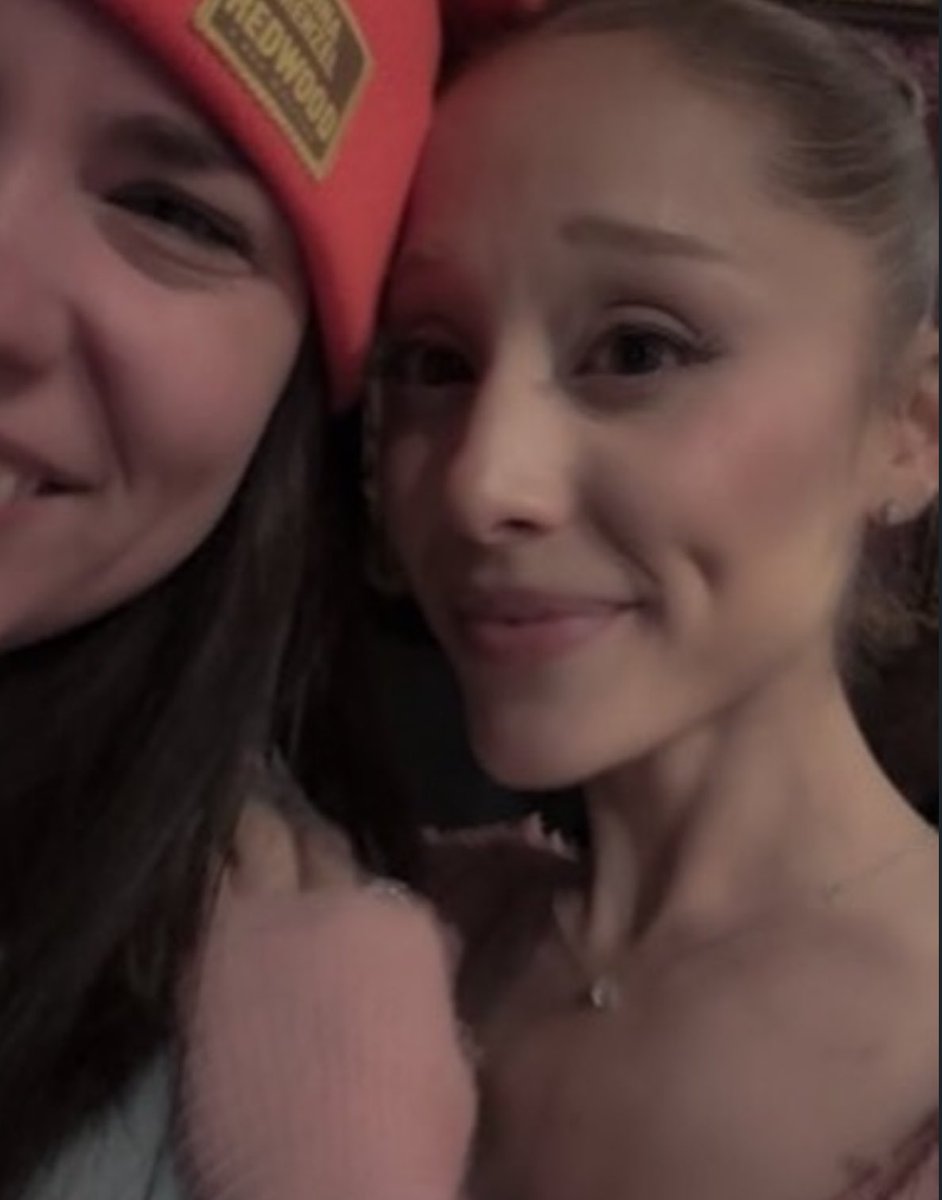 if my heart was a person 🩷🩷🩷🩷