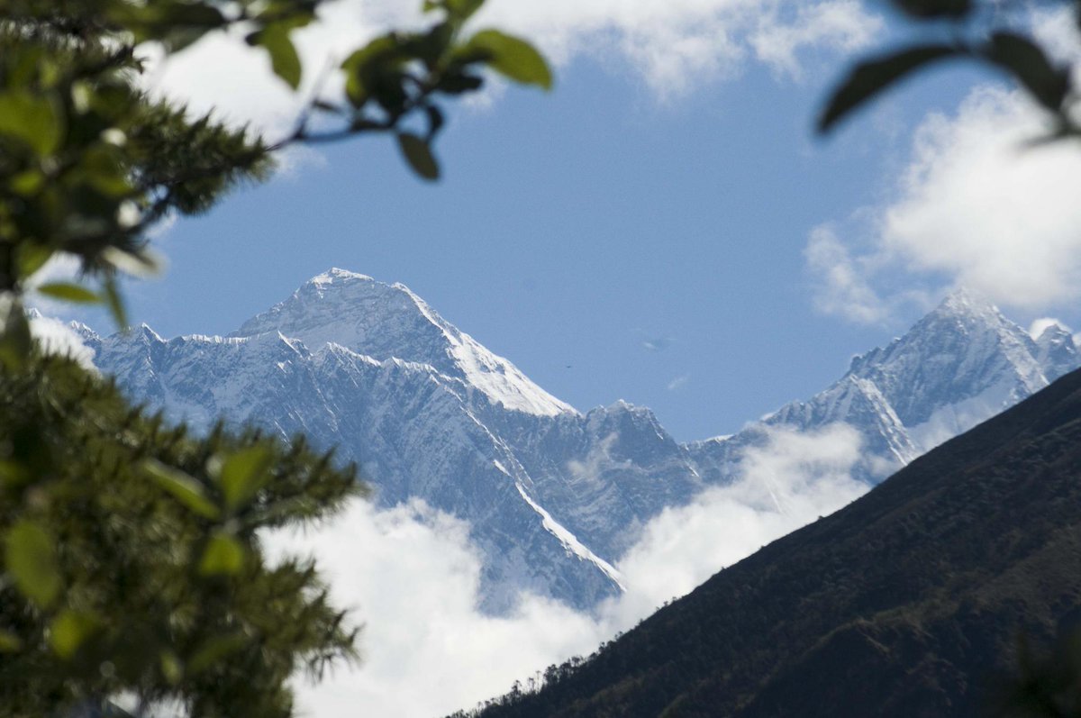 ChinaDaily's tweet image. #Nepal is preparing to unveil a five-year cleaning strategy for the world&apos;s highest mountain, #Qomolangma, or Mount Everest in the West, as it struggles under decades of waste. #environment bit.ly/3JjU5FO