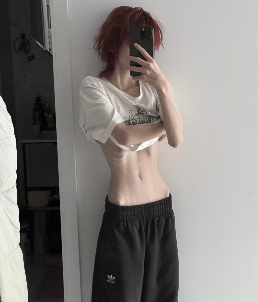 v4in_ak1's tweet image. morning bcs ⎛|\ ^•⩊•^ /|⎞