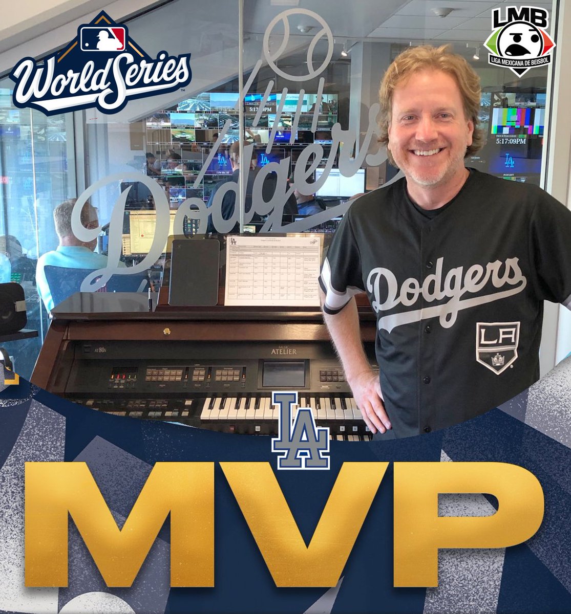 El verdadero MVP del juego #WorldSeries : 
El tecladista de los Dodgers de Los Angeles que puso buen ambiente en el estadio y no le pagaran horas extras.