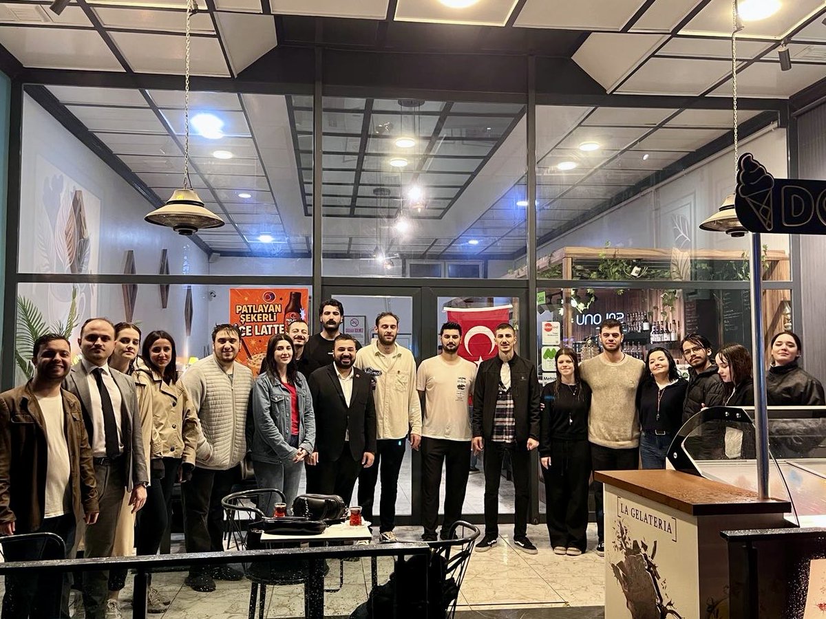 Orhangazi İlçe Başkanlığımızın düzenlediği Cumhuriyet yürüşünde tek yürek olduk. 

Cumhuriyetimizin 102. Yılını Orhangazi’de tüm yurttaşlarımızla sokakta yağmur, çamur, şimşek demeden kenetlenerek yürüyüşümüzü gerçekleştirdik. 

Cumhuriyet; bir halkın iradesiyle yazdığı en büyük