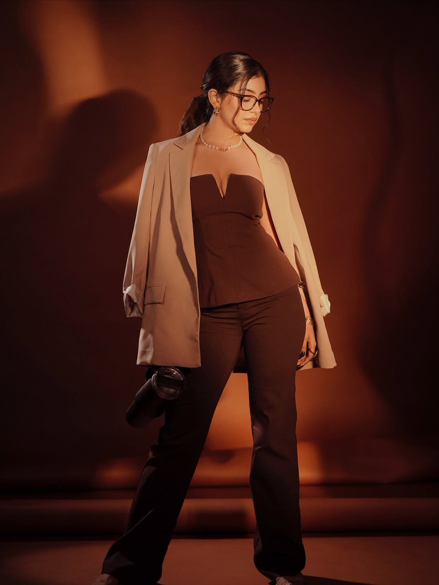 HungamaStudios's tweet image. Actress @thetwinklearora steals hearts yet again — pretty, powerful, and oh-so-confident! Punjab’s Crush is in her element. 💖✨
#TwinkleArora #PunjabsCrush #GlowVibes #QueenEnergy