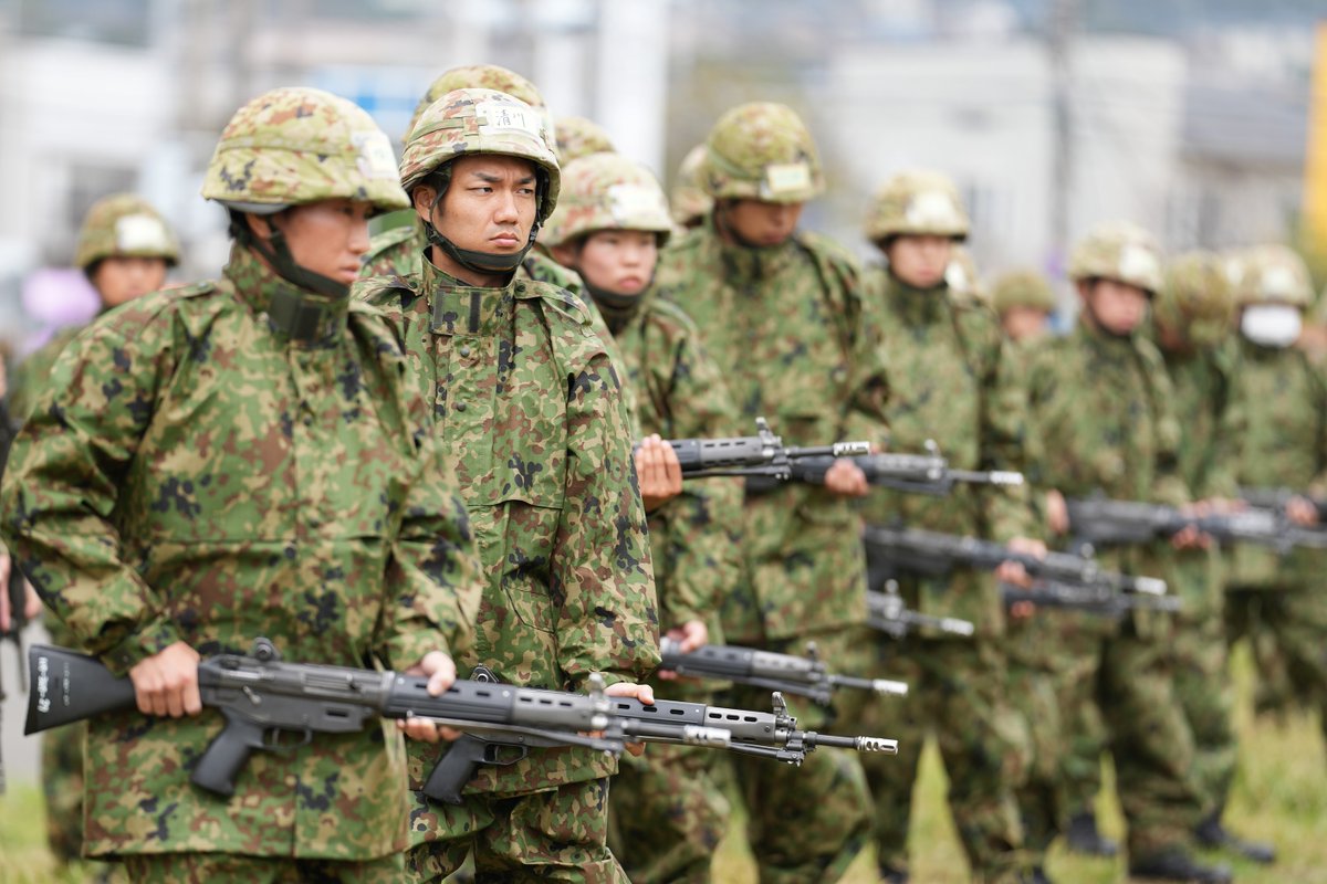第117教育大隊では、新隊員の射撃予習が行われました。 銃を使用