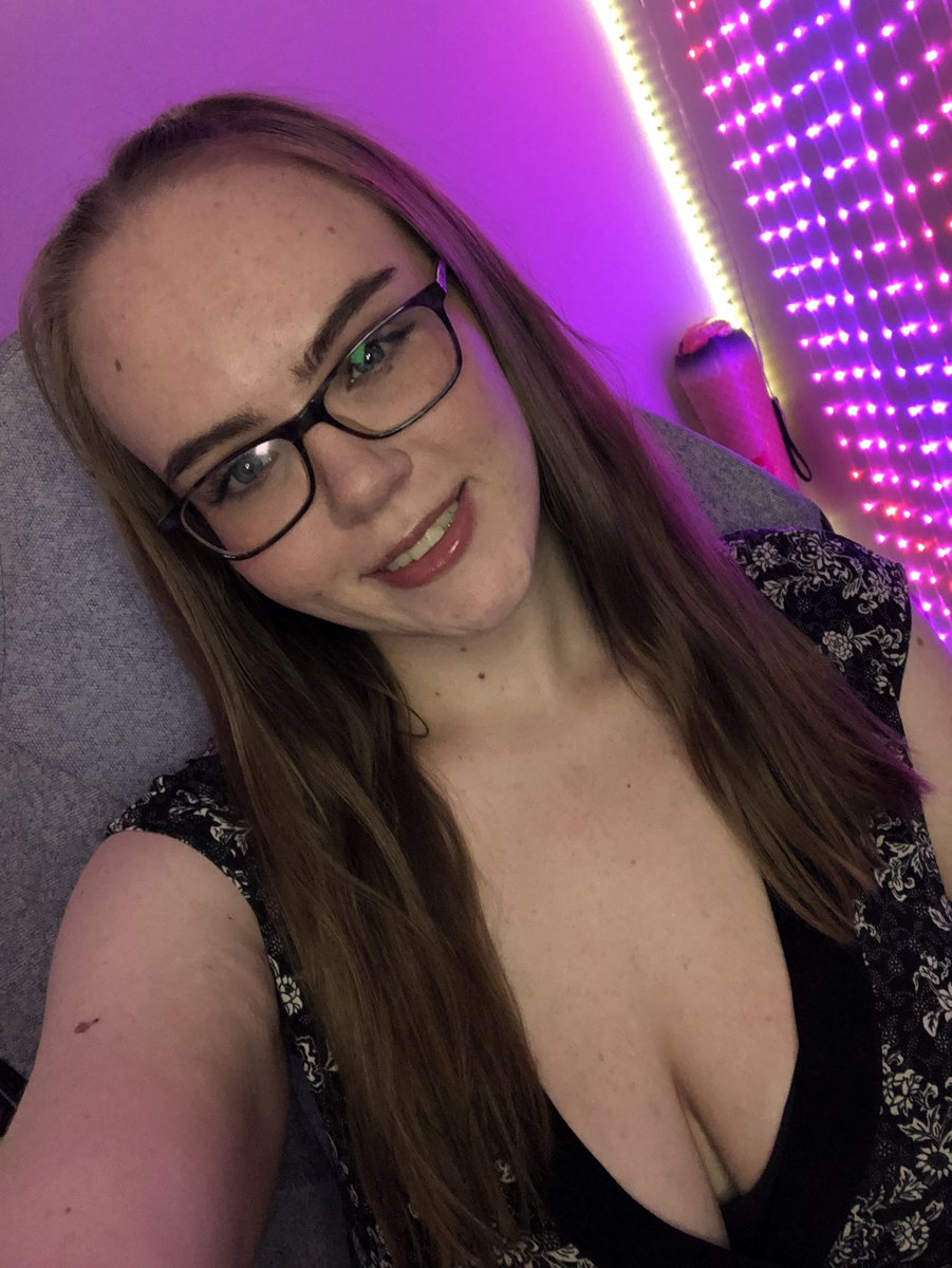 Wuzzup? 😇 twitch.tv/mslilacqueen