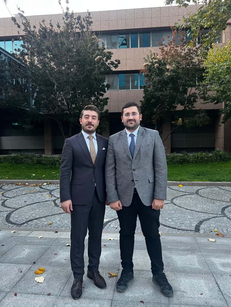 TeamDrV's tweet photo. Çimento Sektörü Yeşil Dönüşüm İstişare Toplantısı’nda, #Hidrojen teknolojilerinin sektöre adaptasyonuna yönelik atılması gereken öncelikli adımlar hakkında katkıda bulunduk. 
@BTimurkutluk @DrHasanUslu @NOHUniversitesi @kalkinmayatirim @csbgovtr https://t.co/UGfrIFU9C8