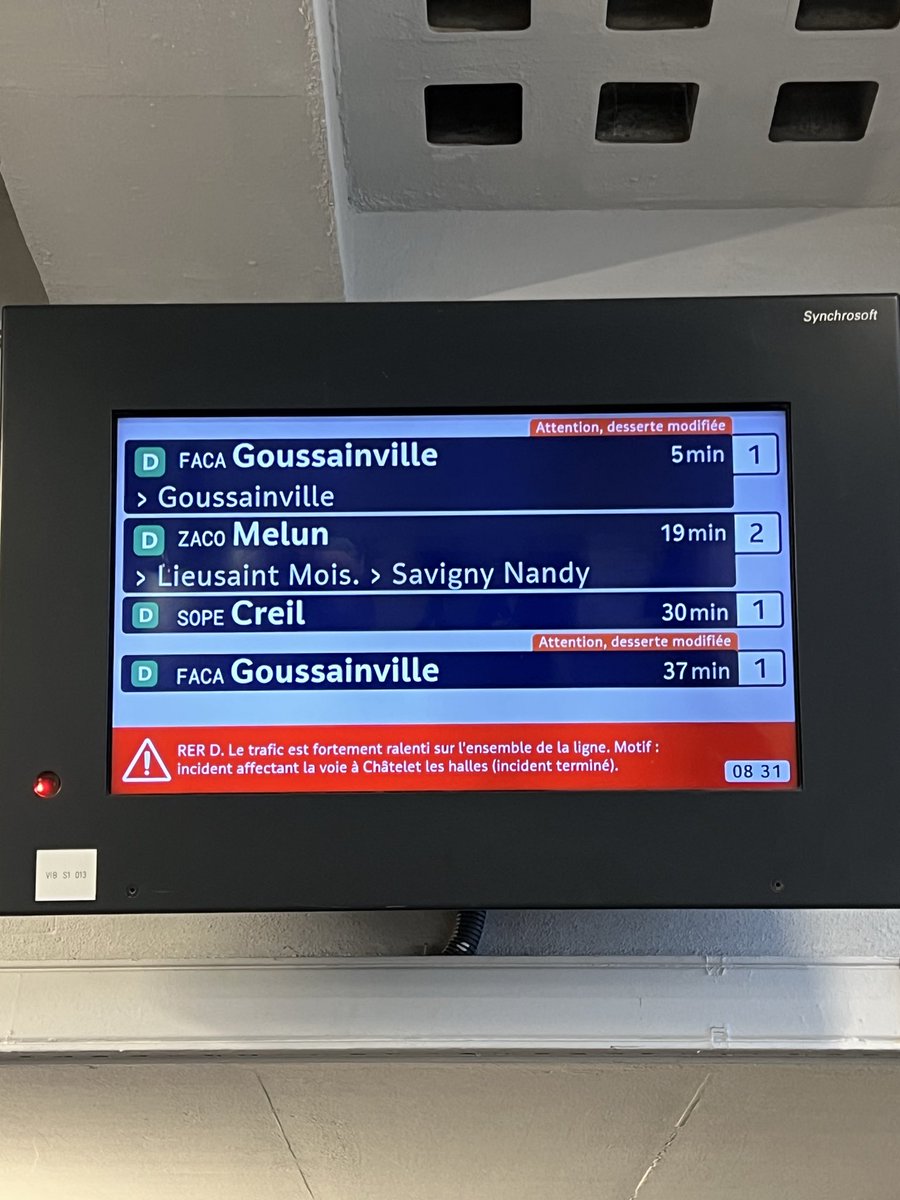 NeferCali's tweet photo. @RERD_SNCF #rerD Bonjour Gare de Villier le bel pour Paris l’appli dit voie À et l’écran voie 2… help https://t.co/GaNTScY2EV