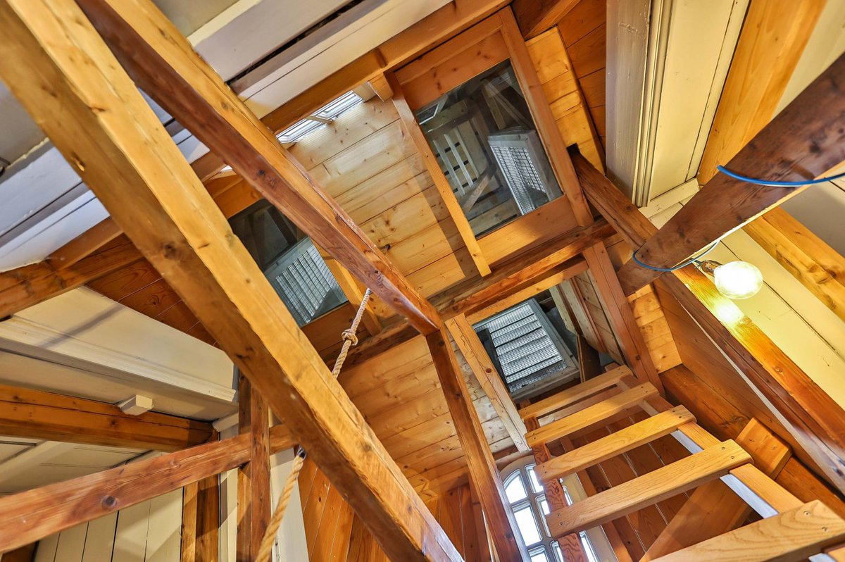 Landhuis in Assen. “De Eerste Steen” is gebouwd in 1906-1907 naar een ontwerp van de Asser architect G.Stel.

Wat een droom: ververjetwinters.nl/aanbod/woning/…